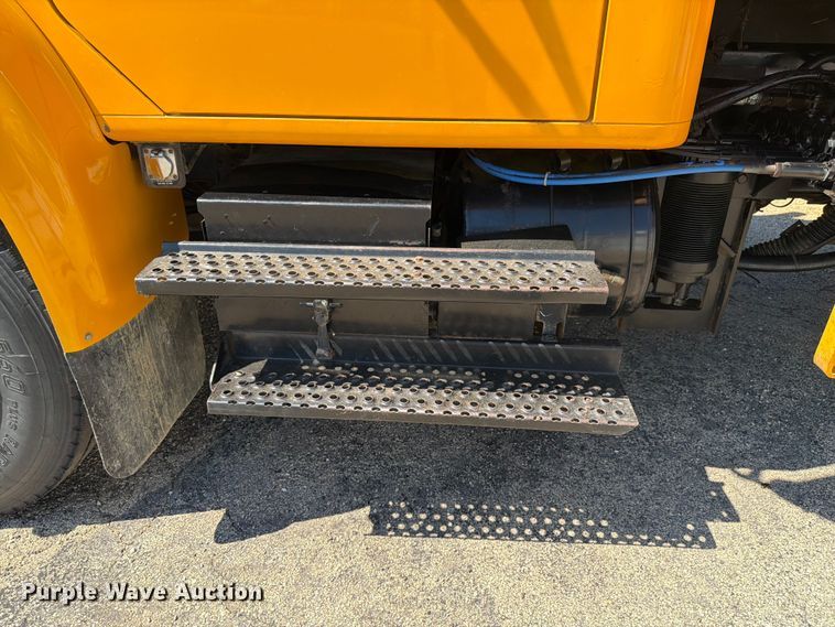 image for item FK4116 1998 International 4900 dump truck