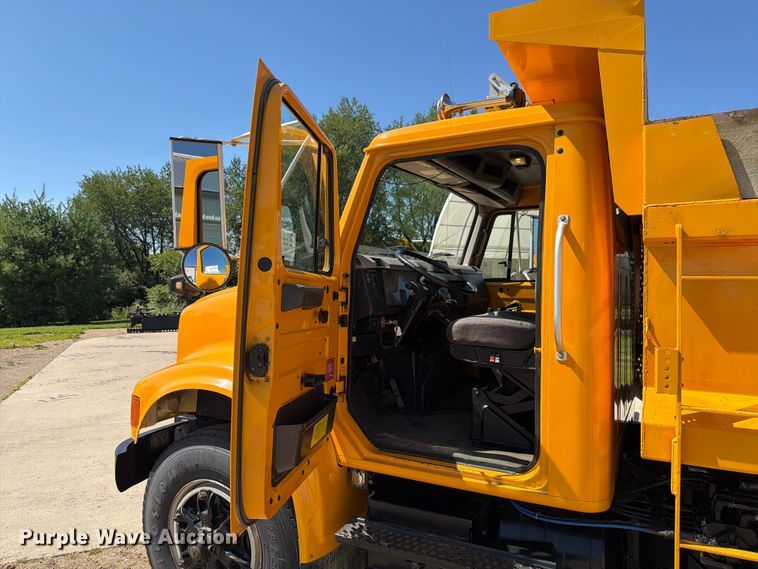 image for item FK4116 1998 International 4900 dump truck