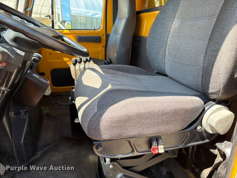 image for item FK4116 1998 International 4900 dump truck