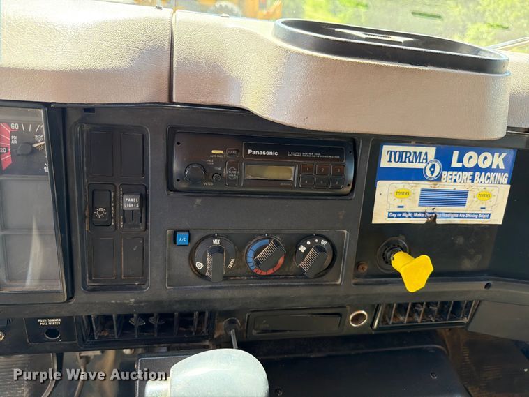 image for item FK4116 1998 International 4900 dump truck