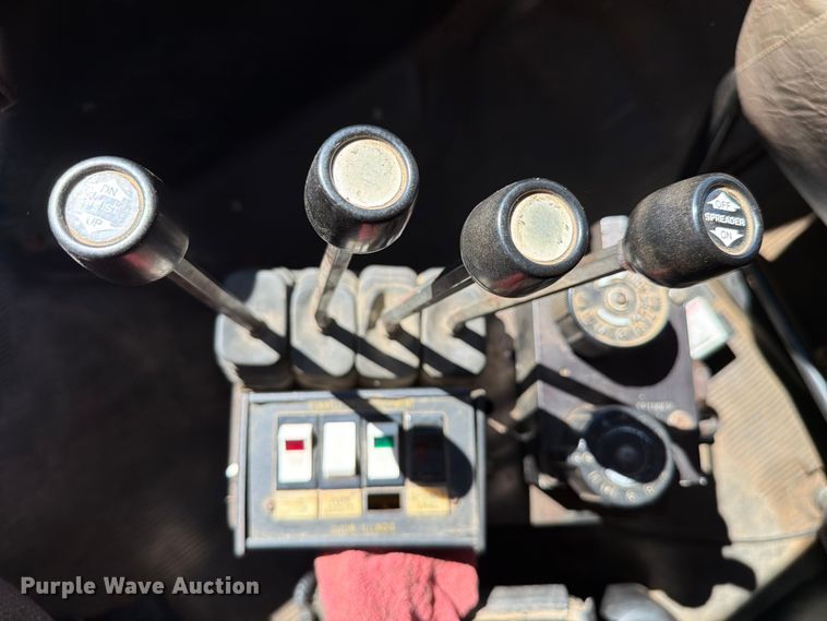 image for item FK4116 1998 International 4900 dump truck