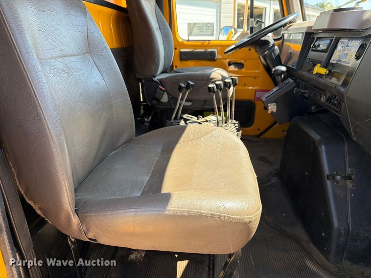 image for item FK4116 1998 International 4900 dump truck