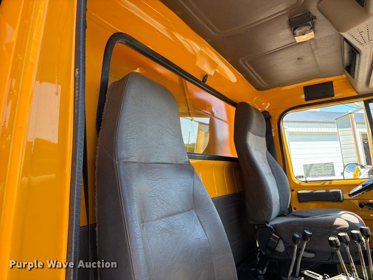 image for item FK4116 1998 International 4900 dump truck