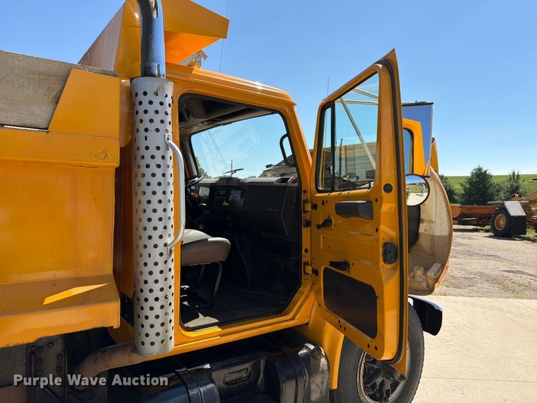 image for item FK4116 1998 International 4900 dump truck