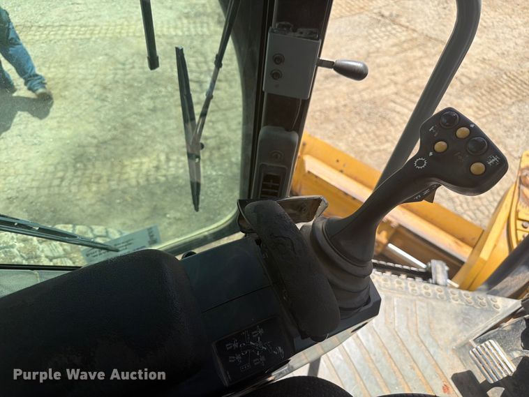 image for item FM7610 2012 Caterpillar 140M2 motor grader