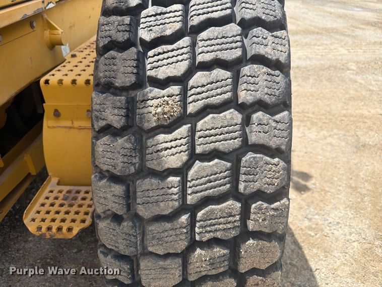 image for item FM7610 2012 Caterpillar 140M2 motor grader
