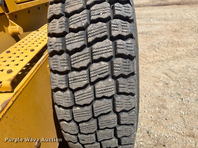 image for item FM7610 2012 Caterpillar 140M2 motor grader