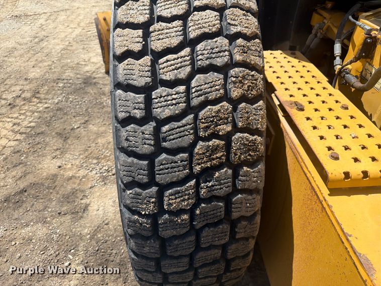 image for item FM7610 2012 Caterpillar 140M2 motor grader