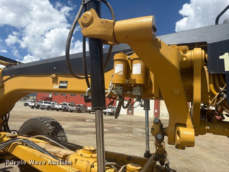 image for item FM7611 Caterpillar 160M motor grader