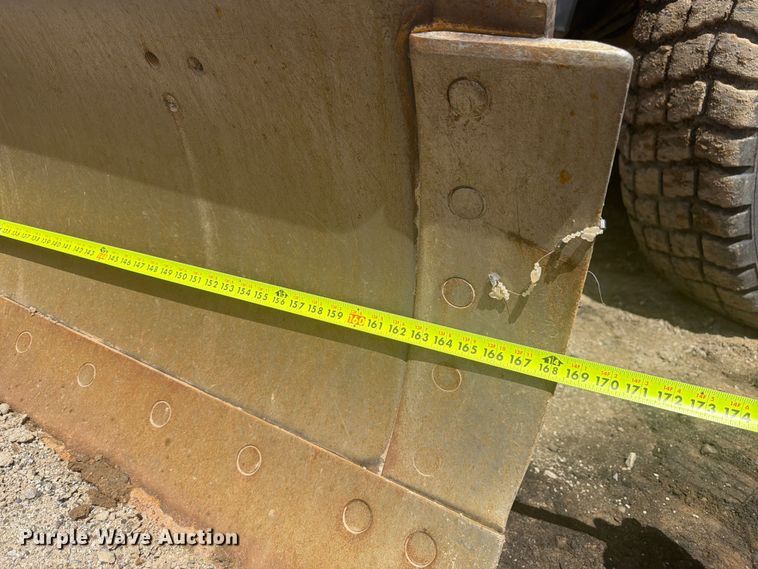 image for item FM7611 Caterpillar 160M motor grader
