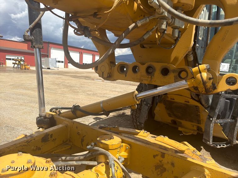 image for item FM7611 Caterpillar 160M motor grader