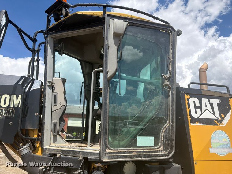 image for item FM7611 Caterpillar 160M motor grader