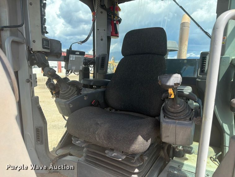 image for item FM7611 Caterpillar 160M motor grader