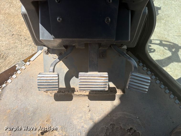 image for item FM7611 Caterpillar 160M motor grader