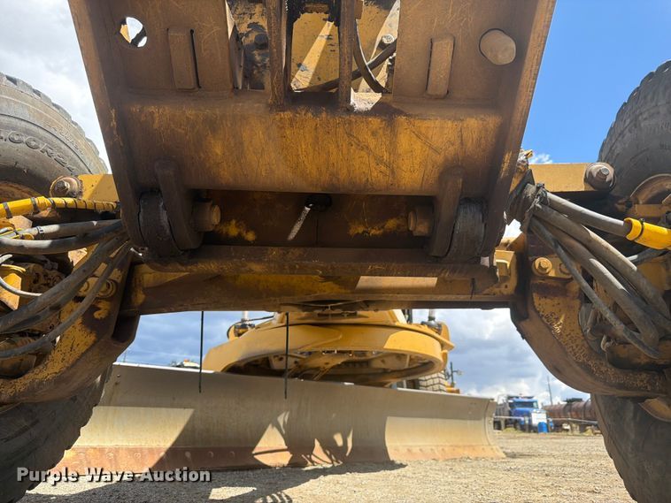 image for item FM7611 Caterpillar 160M motor grader