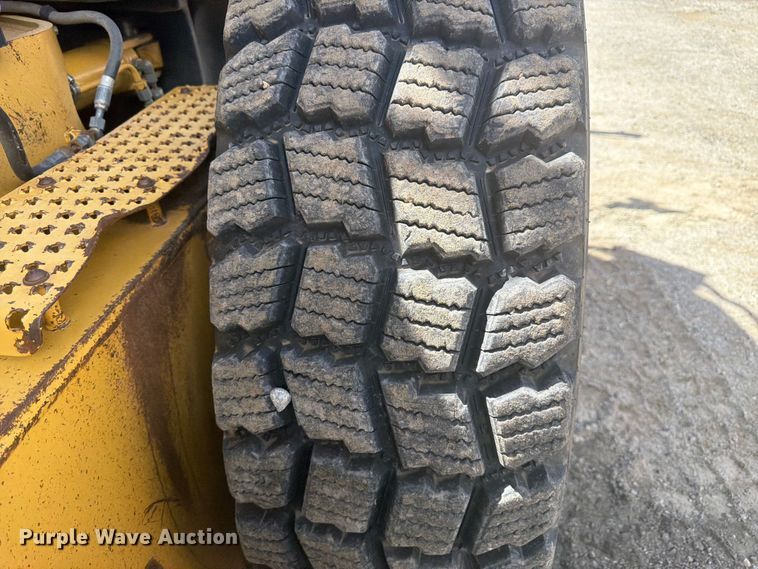 image for item FM7611 Caterpillar 160M motor grader