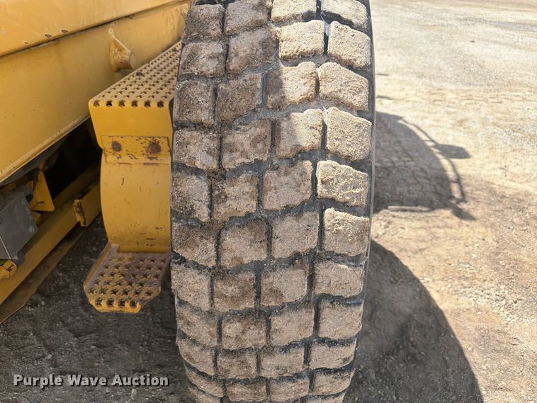 image for item FM7611 Caterpillar 160M motor grader