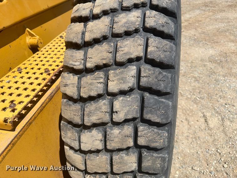 image for item FM7611 Caterpillar 160M motor grader