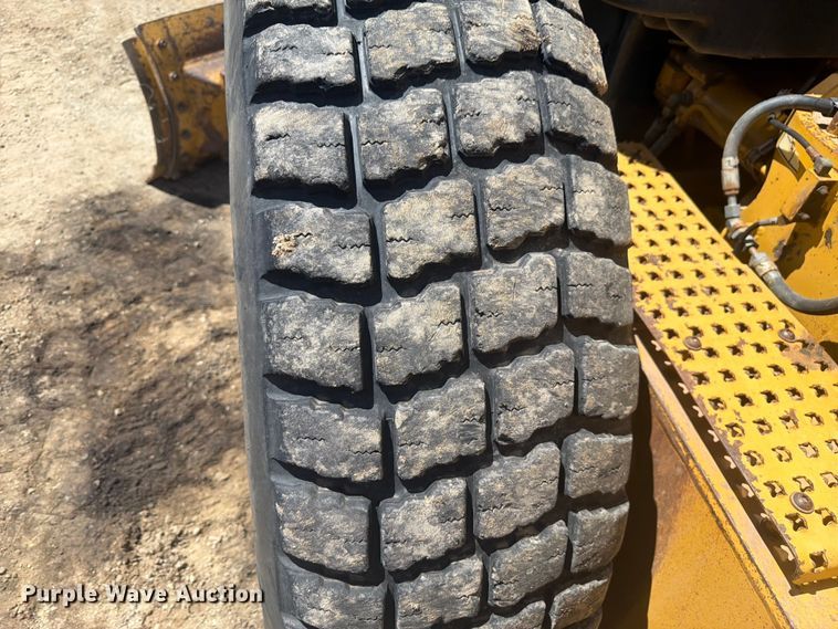 image for item FM7611 Caterpillar 160M motor grader