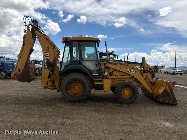 image for item FM7612 2001 John Deere 410G backhoe