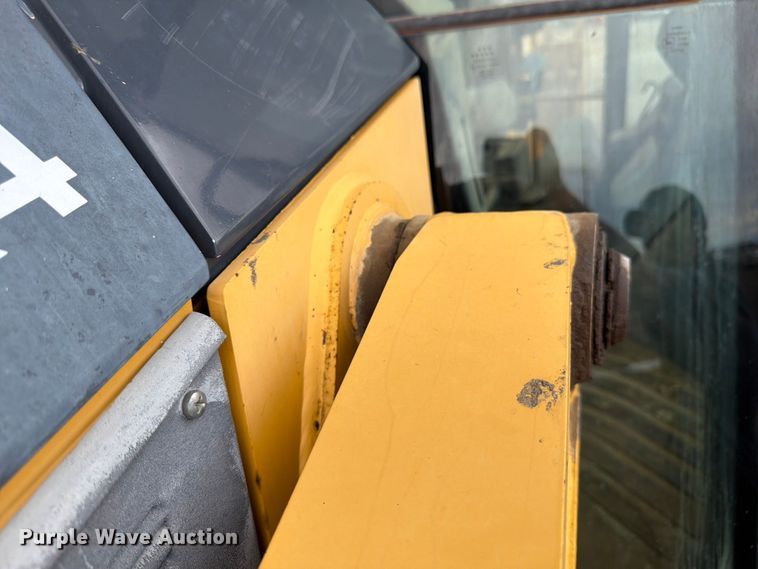 image for item FM7612 2001 John Deere 410G backhoe