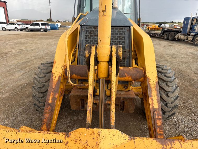 image for item FM7612 2001 John Deere 410G backhoe