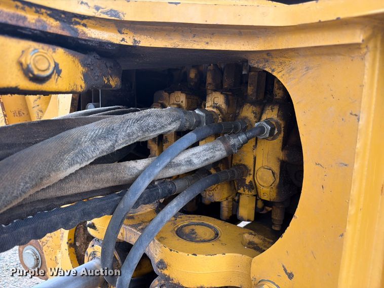 image for item FM7612 2001 John Deere 410G backhoe