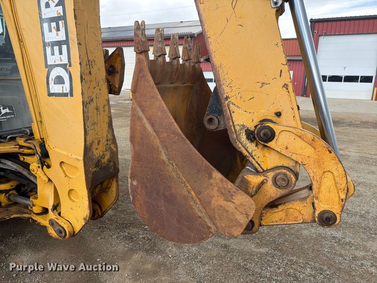 image for item FM7612 2001 John Deere 410G backhoe