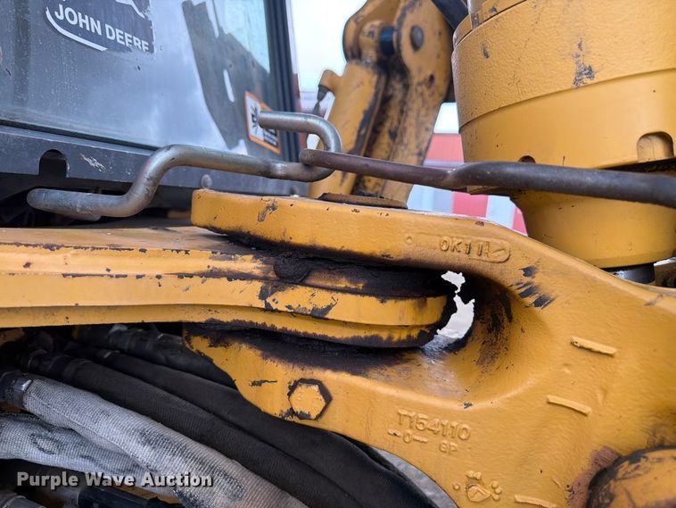 image for item FM7612 2001 John Deere 410G backhoe