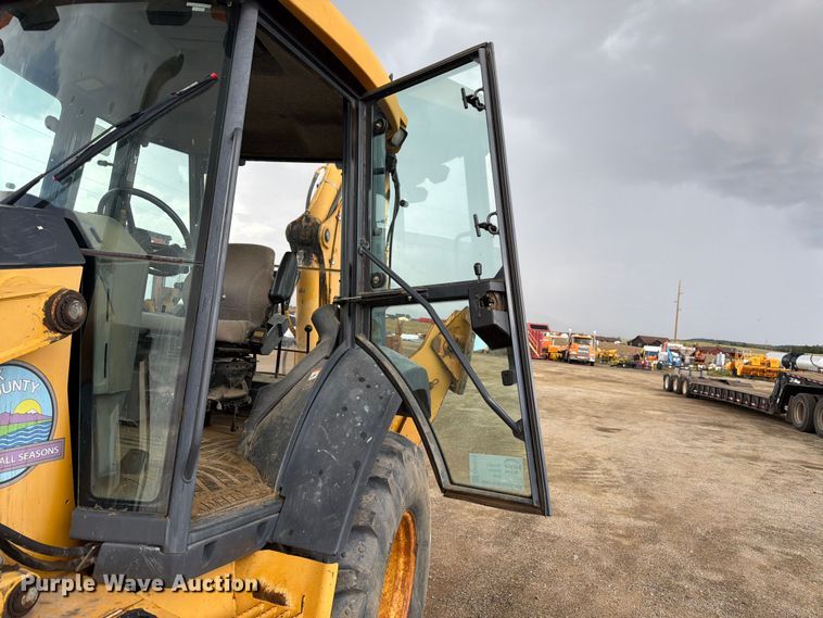 image for item FM7612 2001 John Deere 410G backhoe