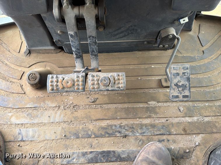 image for item FM7612 2001 John Deere 410G backhoe