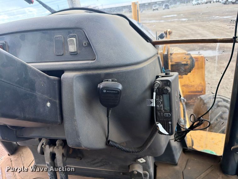 image for item FM7612 2001 John Deere 410G backhoe