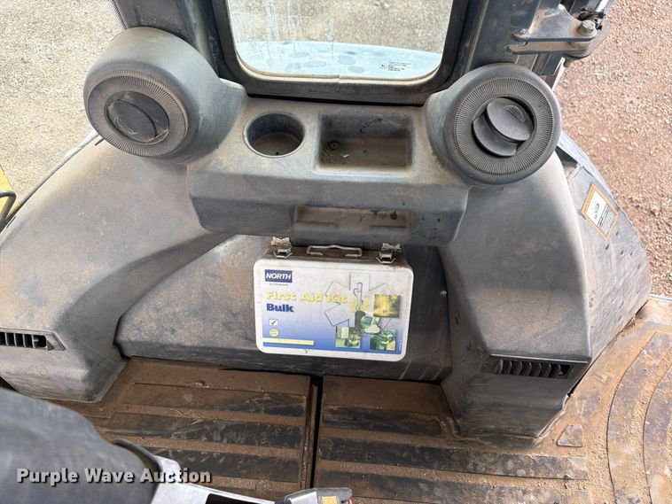 image for item FM7612 2001 John Deere 410G backhoe