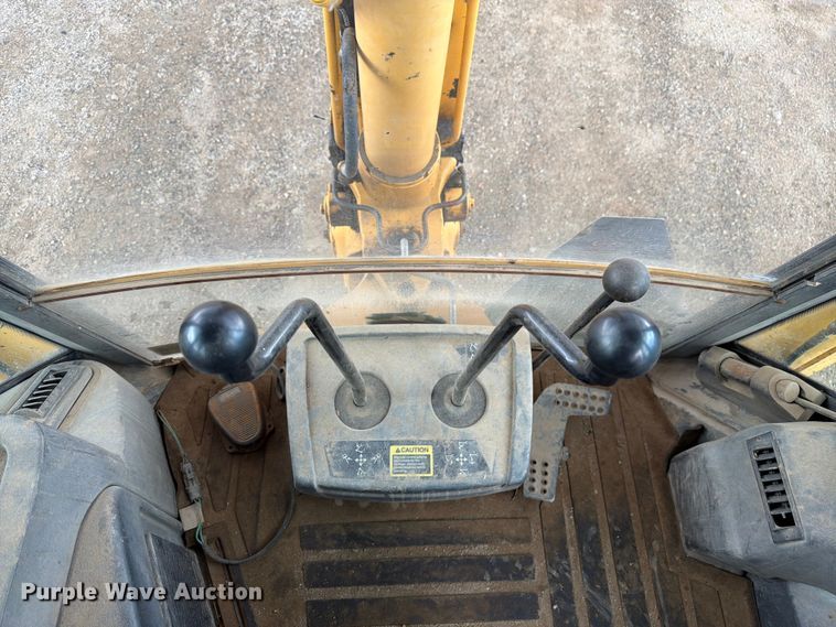 image for item FM7612 2001 John Deere 410G backhoe