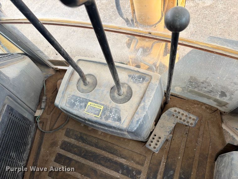 image for item FM7612 2001 John Deere 410G backhoe