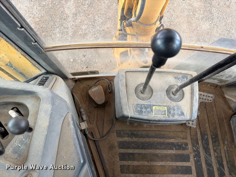 image for item FM7612 2001 John Deere 410G backhoe
