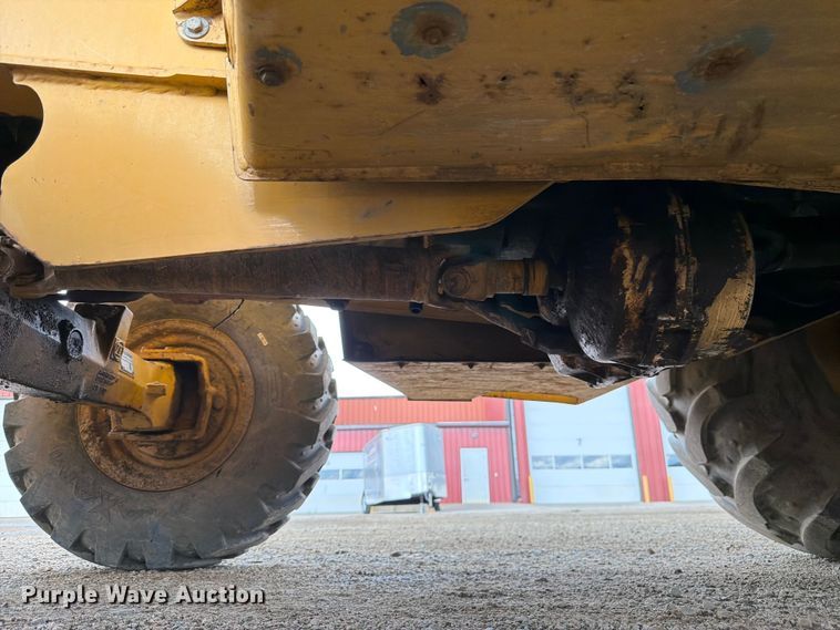 image for item FM7612 2001 John Deere 410G backhoe