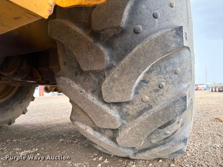 image for item FM7612 2001 John Deere 410G backhoe