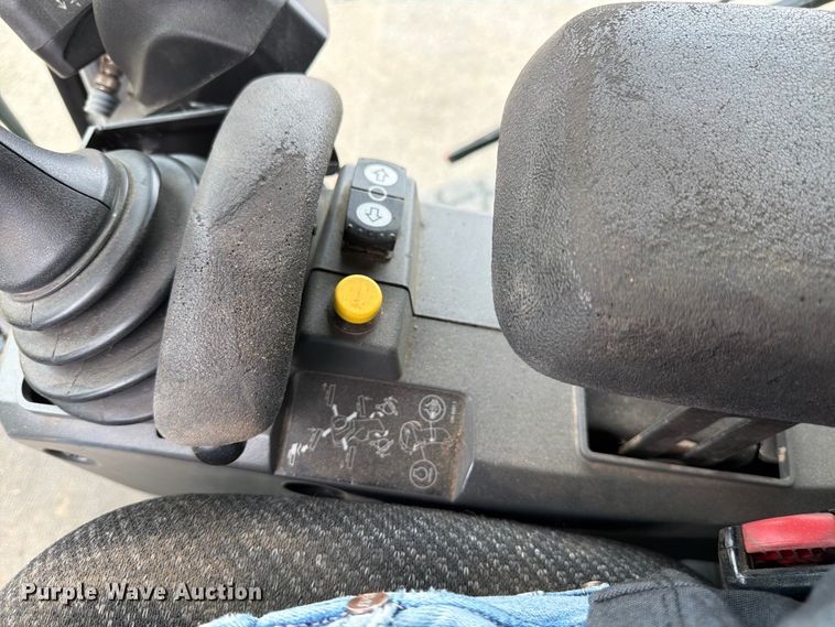 image for item FM7622 2012 Caterpillar 140M2 motor grader