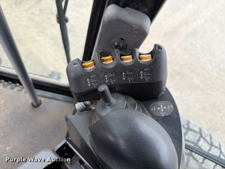 image for item FM7622 2012 Caterpillar 140M2 motor grader