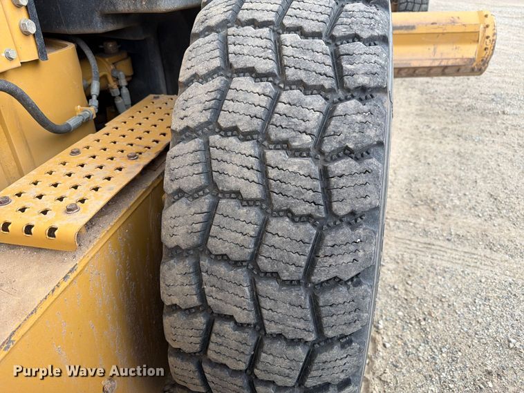 image for item FM7622 2012 Caterpillar 140M2 motor grader