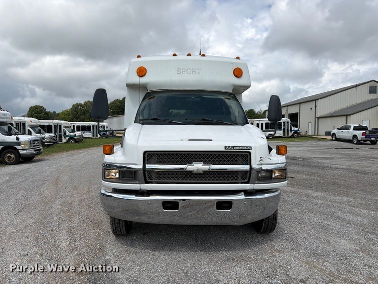 image for item FN2014 2008 Chevrolet C5500 shuttle bus
