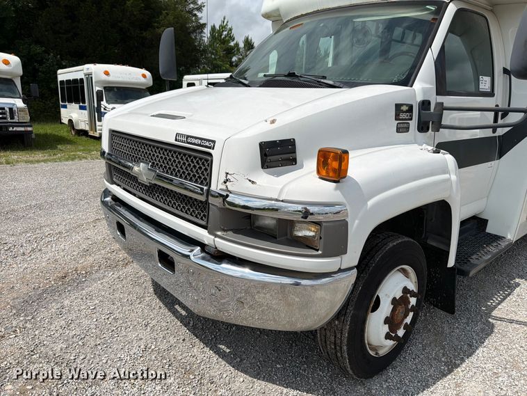 image for item FN2014 2008 Chevrolet C5500 shuttle bus