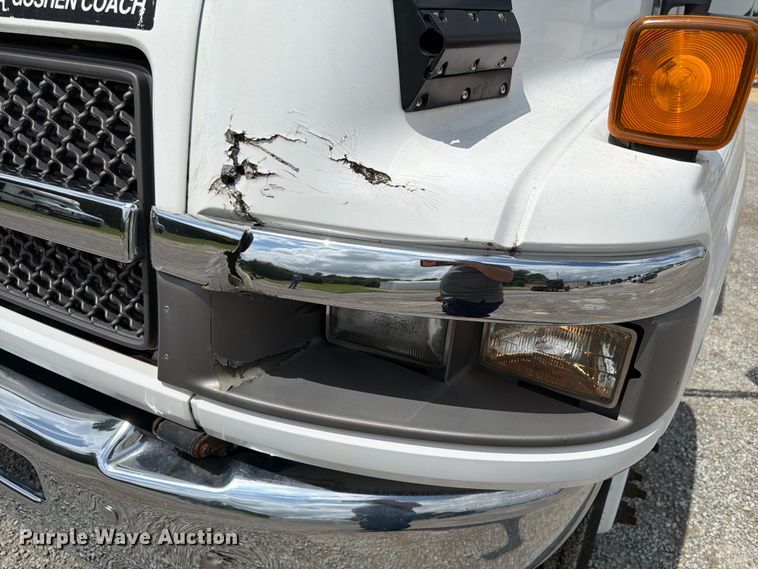 image for item FN2014 2008 Chevrolet C5500 shuttle bus