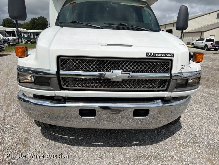 image for item FN2014 2008 Chevrolet C5500 shuttle bus