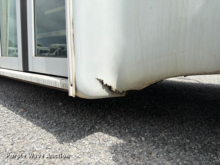image for item FN2014 2008 Chevrolet C5500 shuttle bus