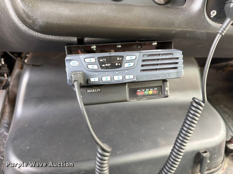 image for item FN2014 2008 Chevrolet C5500 shuttle bus