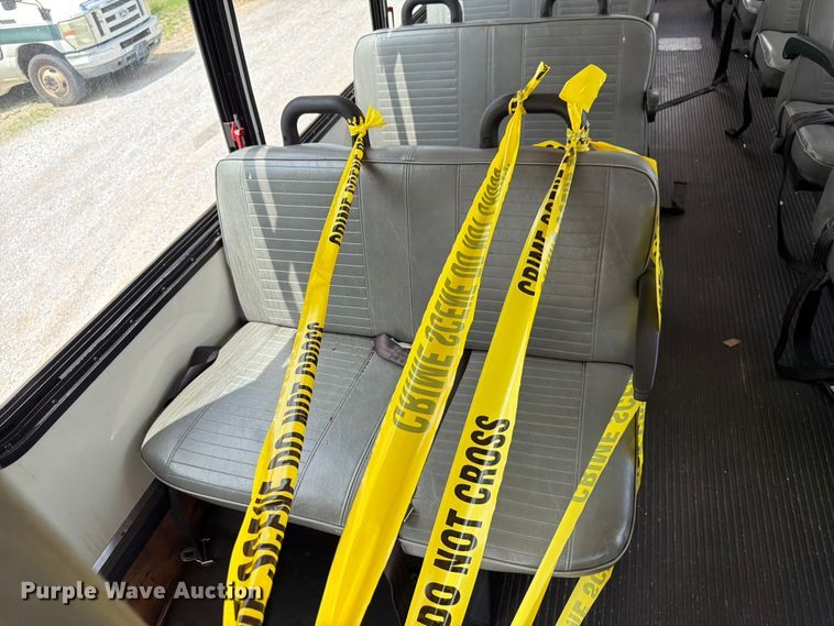 image for item FN2014 2008 Chevrolet C5500 shuttle bus