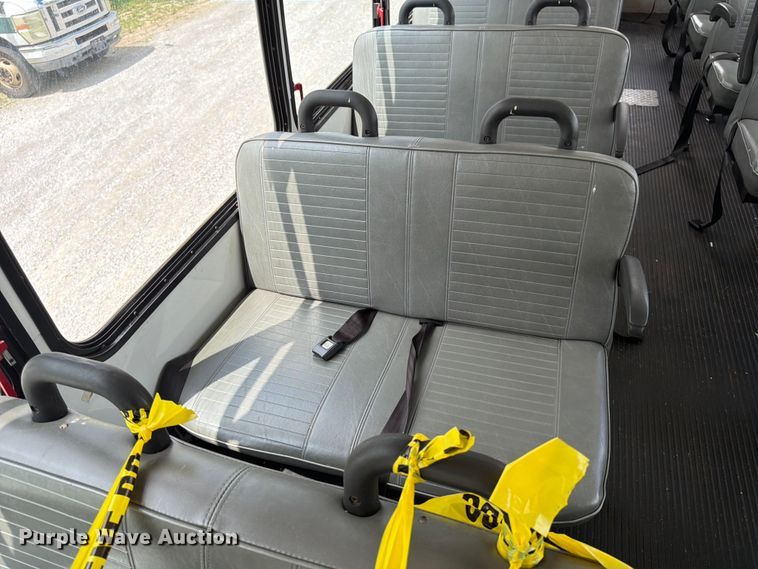 image for item FN2014 2008 Chevrolet C5500 shuttle bus