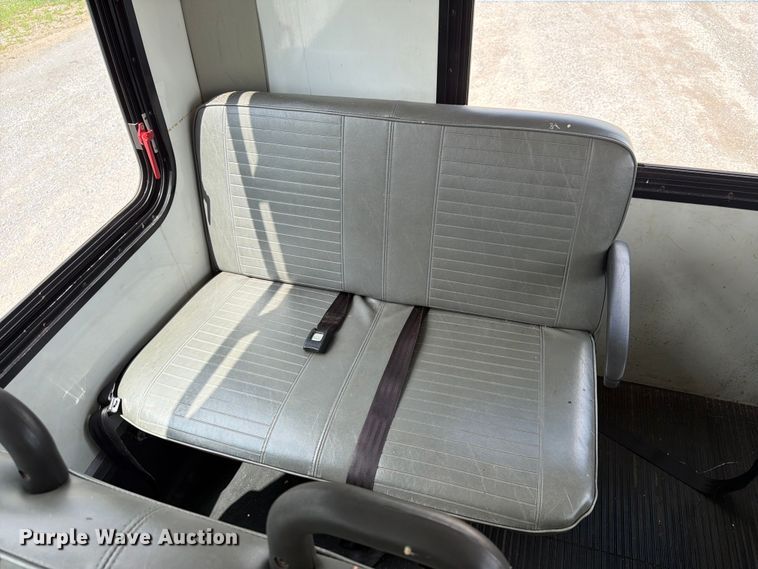 image for item FN2014 2008 Chevrolet C5500 shuttle bus